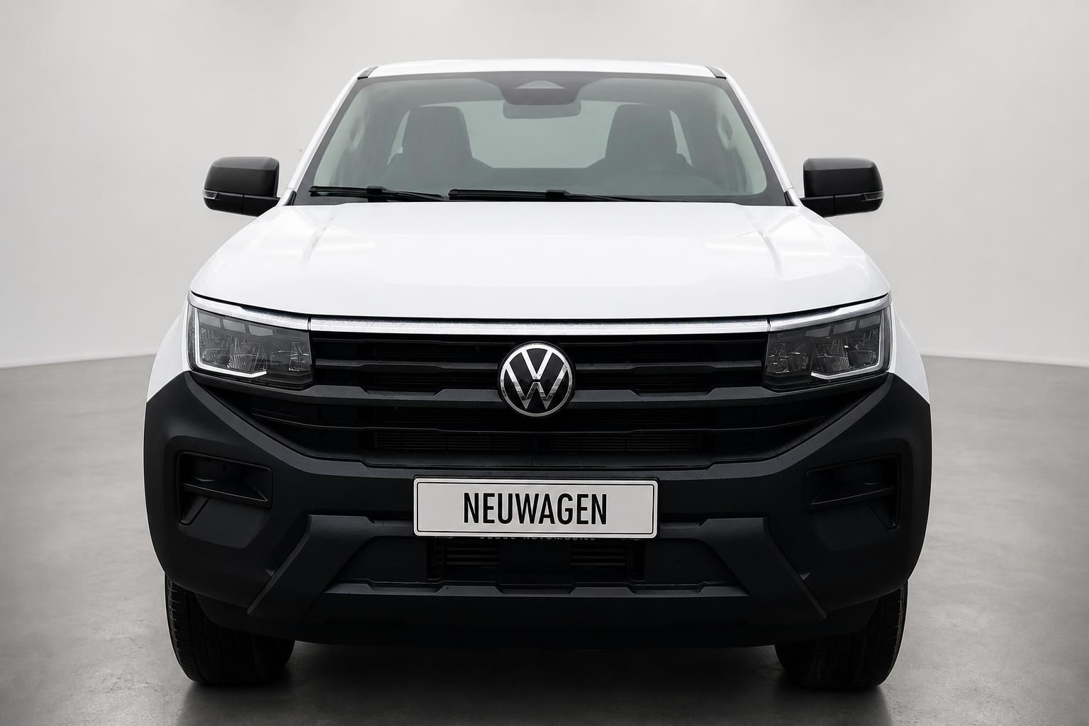 VW Amarok weiß Neuwagen Frontansicht mit VW Logo und Kühlergrill