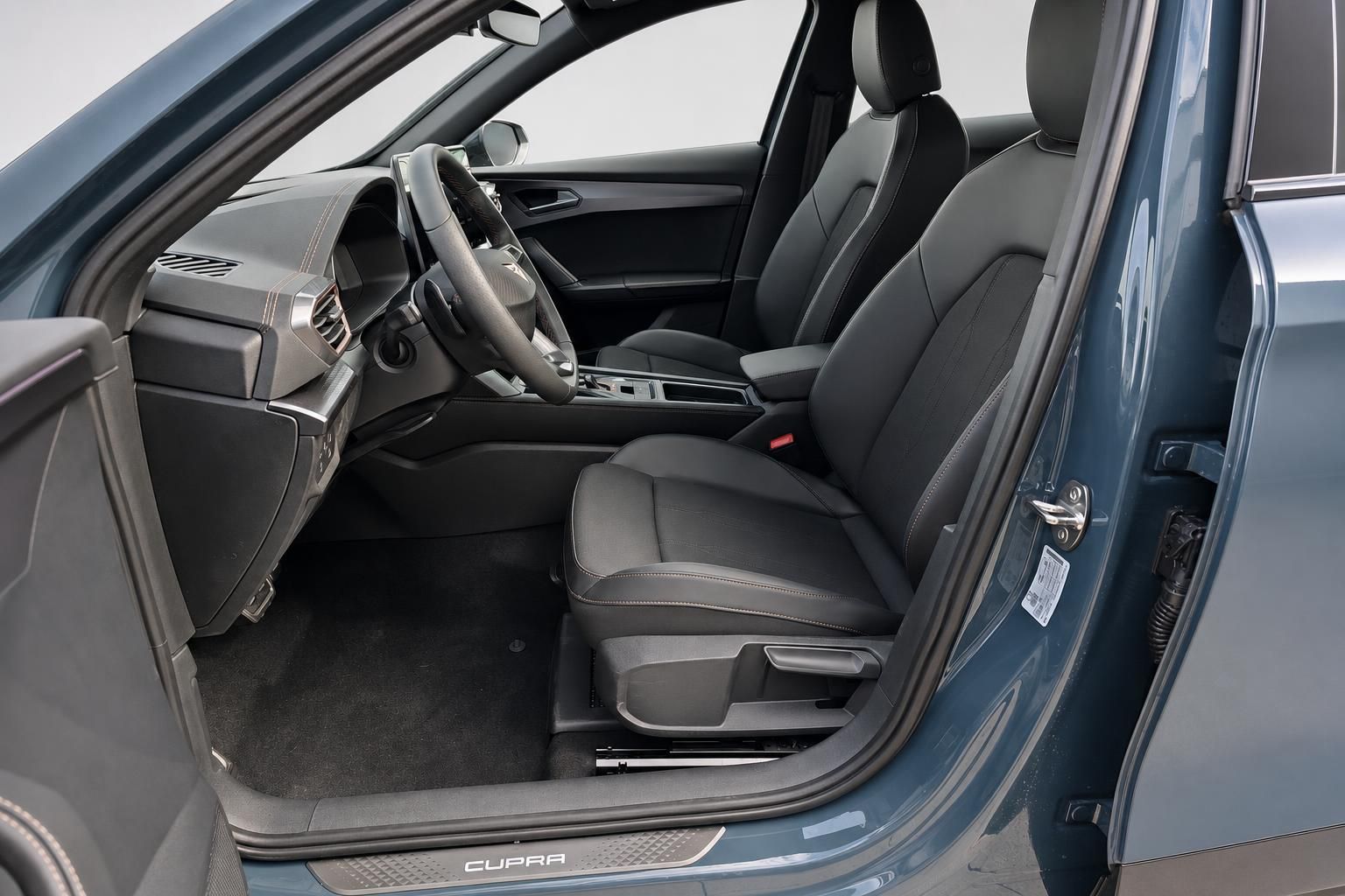 Cupra Formentor Fahrersitz und Armaturenbrett im Detail