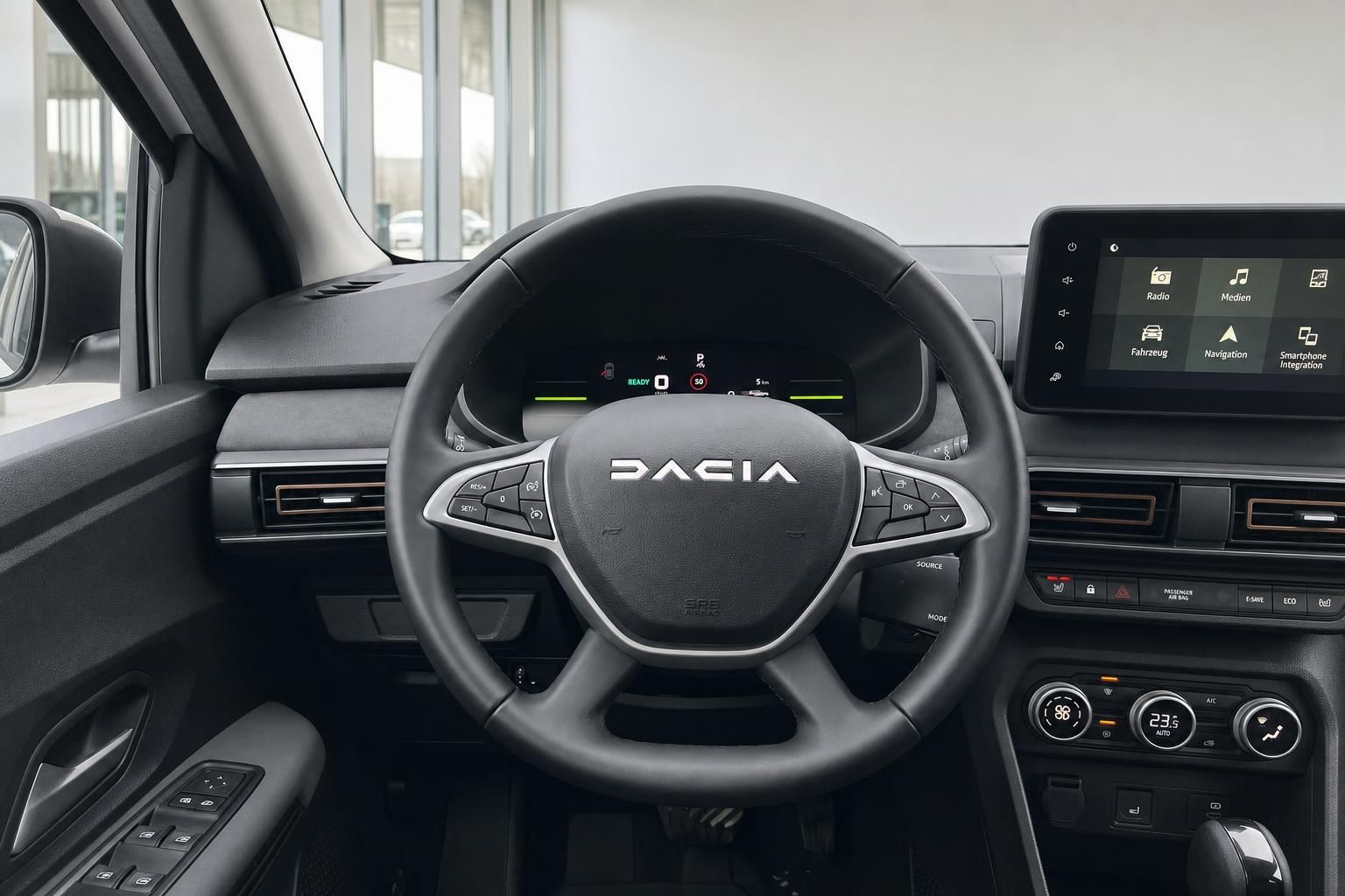 Dacia Lenkrad mit Multifunktionstasten, Armaturenbrett und Infotainment-System