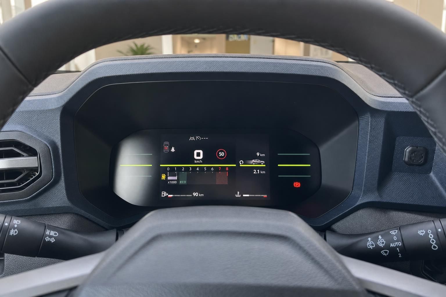Digitales Kombiinstrument Auto Armaturenbrett Display mit Geschwindigkeitsanzeige und Navigation