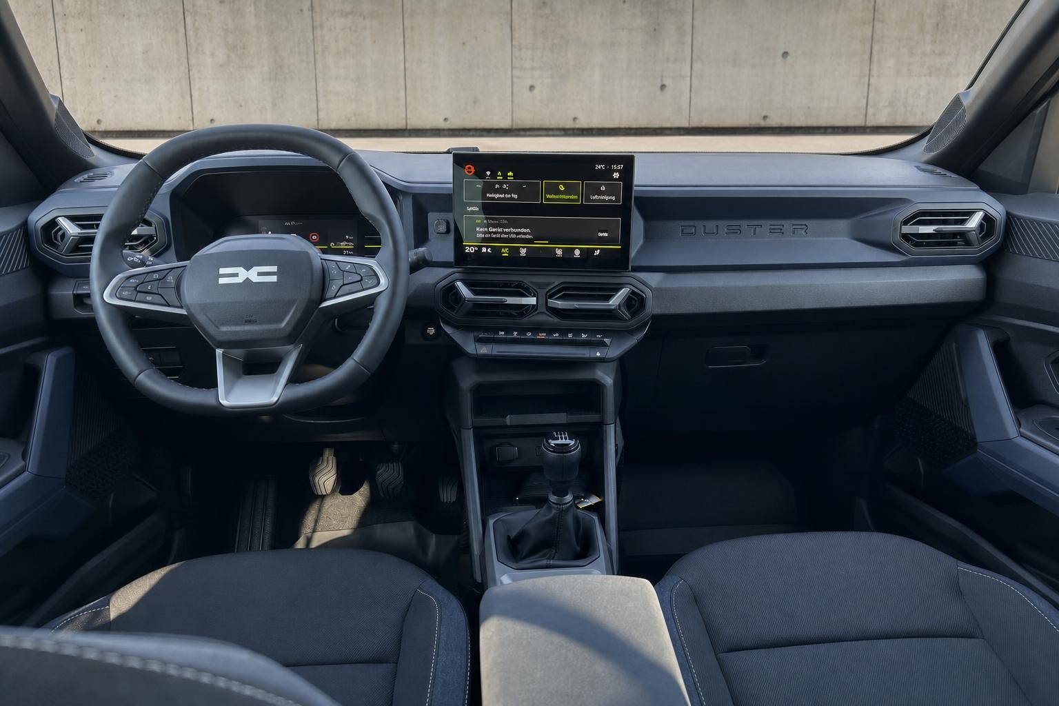 Dacia Duster Cockpit mit digitalem Display, Touchscreen und modernem Armaturenbrett-Design