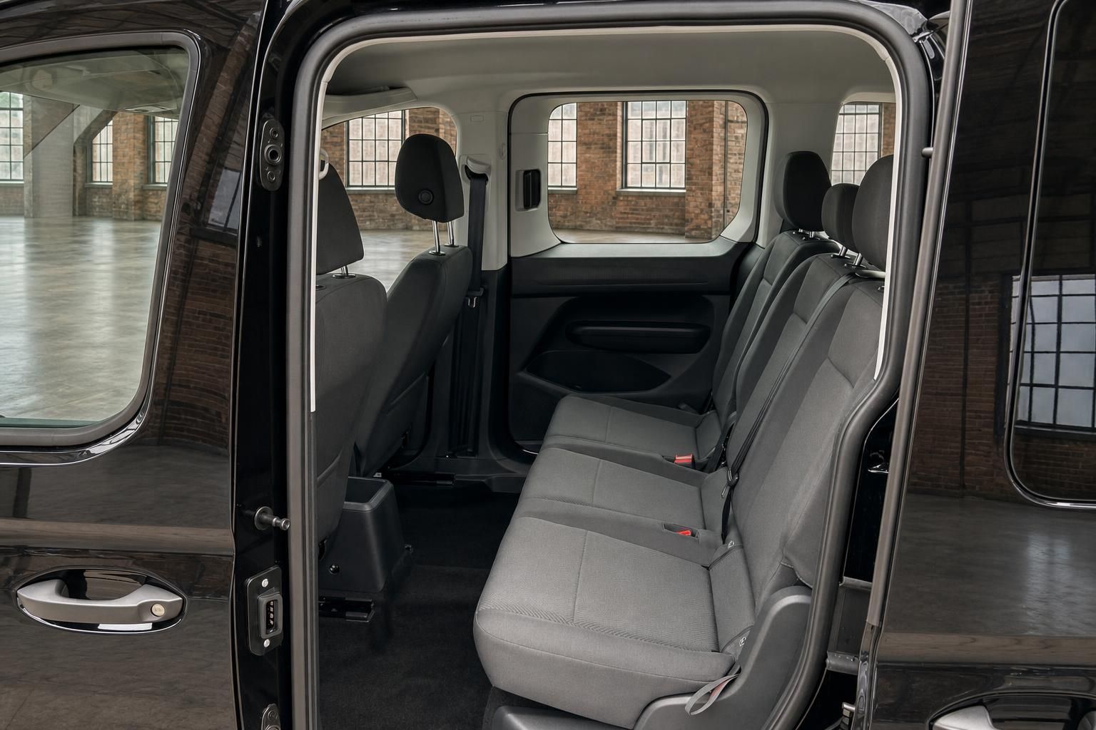 Ford Tourneo Connect - Bild 13 von 15
