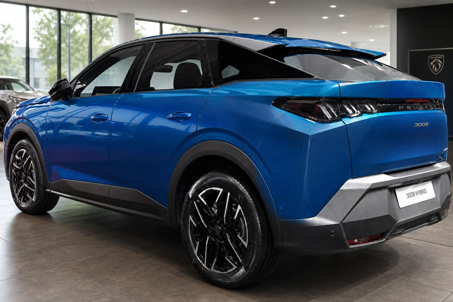 Peugeot 3008 Hybrid blau Seitenansicht Heck im Autohaus