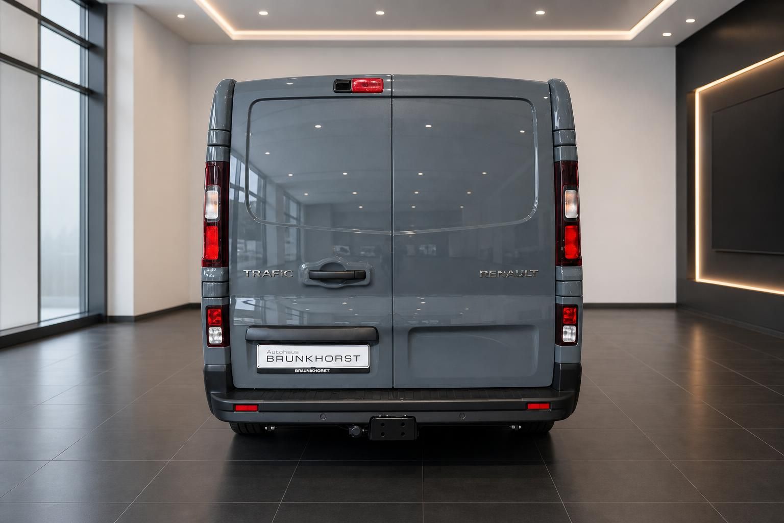 Renault Trafic Kastenwagen Heckansicht mit Hecktüren im Autohaus