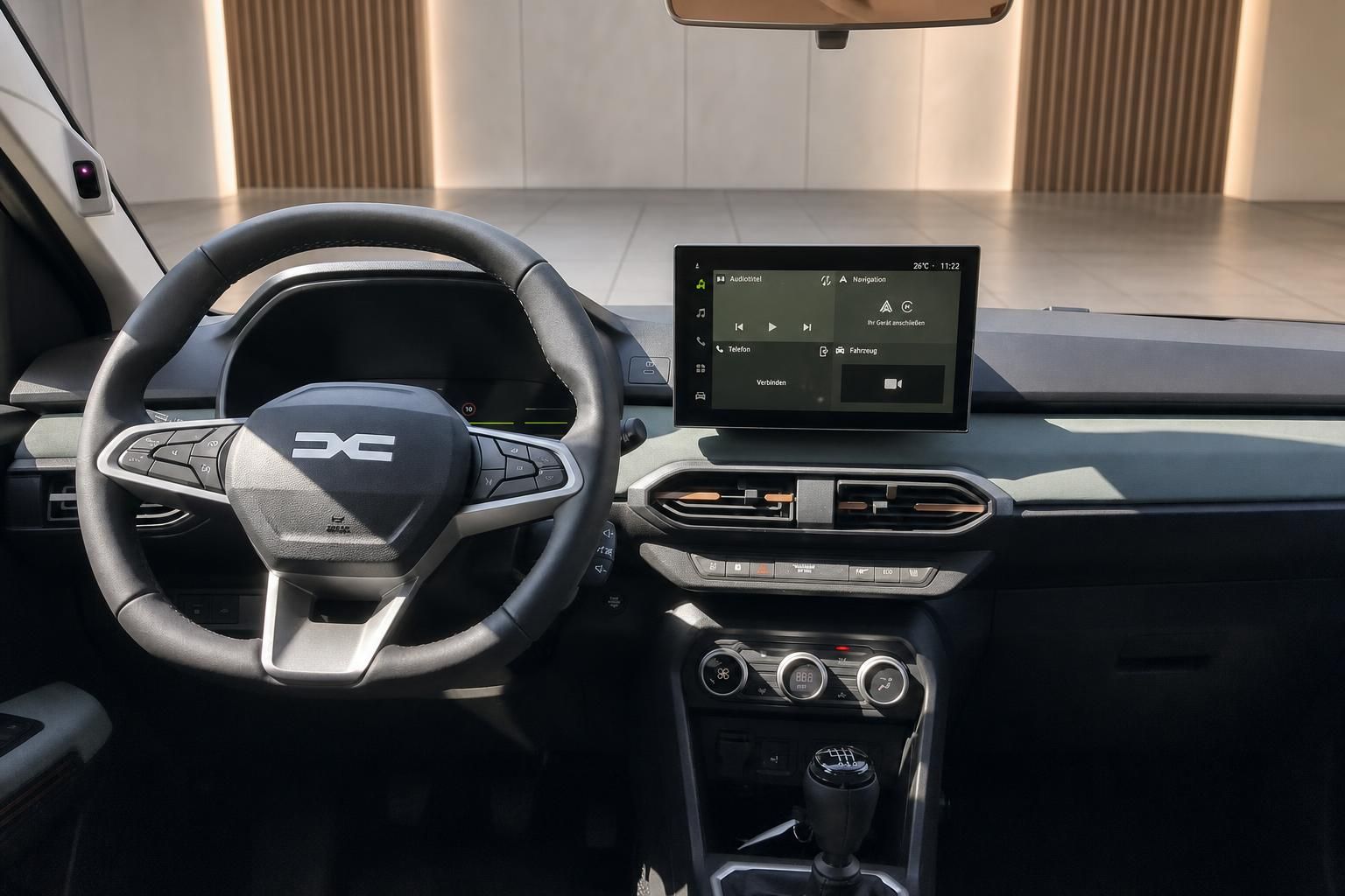 Dacia Sandero Cockpit mit Lenkrad und Infotainment-Display