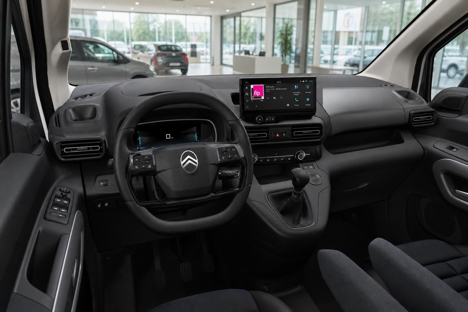 Citroen Berlingo Cockpit mit Multimedia-Display und Lenkrad im Detail