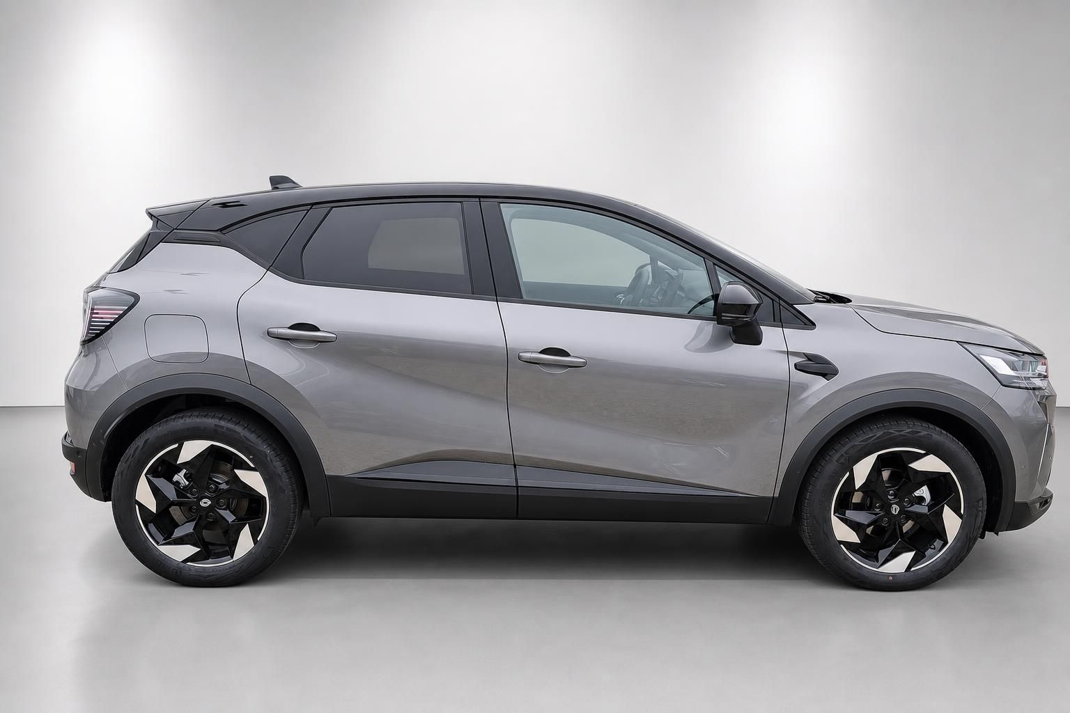 Renault Captur grau metallic Seitenansicht Studio