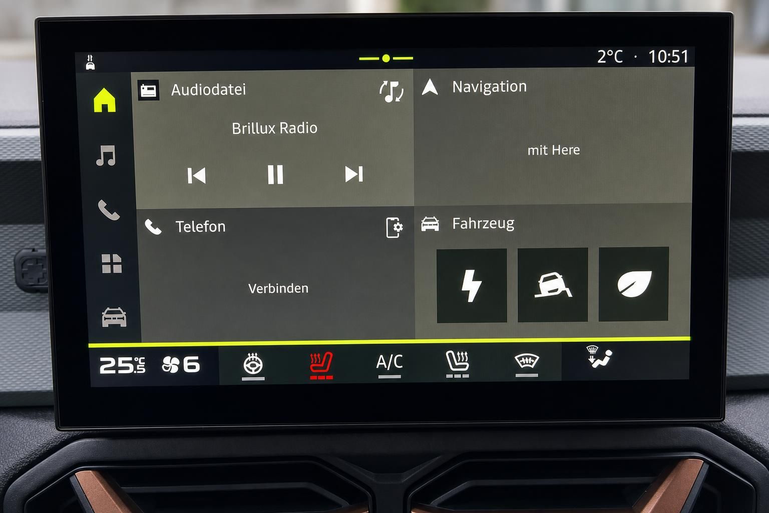 Fahrzeug Infotainment-System Display mit Navigation und Audiofunktionen