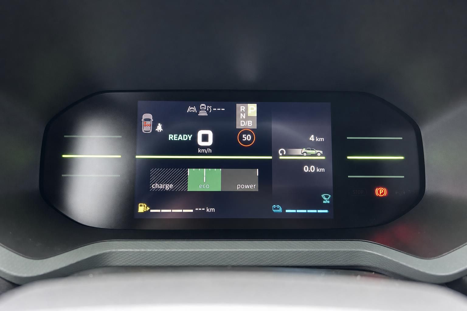 Digitales Kombiinstrument mit Elektrofahrzeug-Anzeigen und Ladestatus