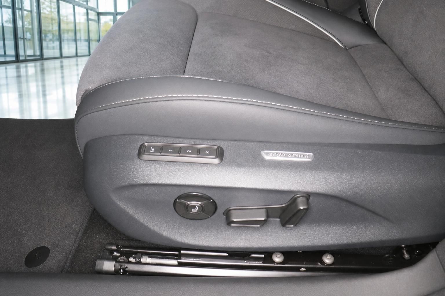 Sitzverstellung mit Memory-Funktion im VW Innenraum, ergoActive Komfortsitz