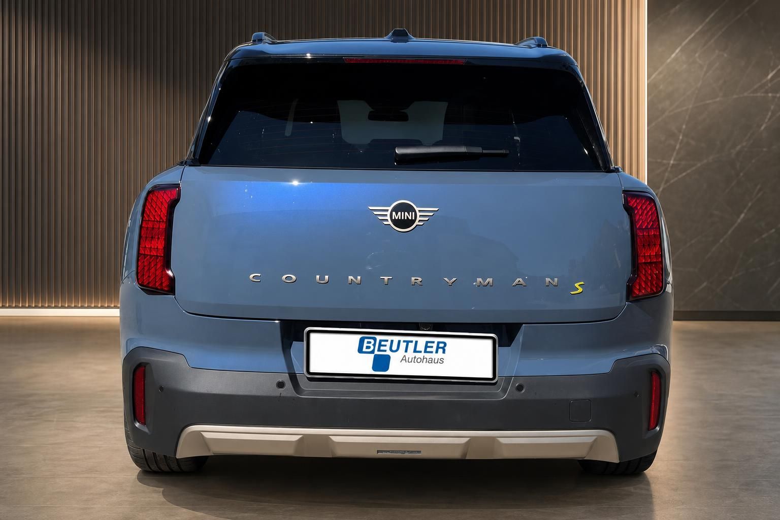 MINI Countryman S blau, Heckansicht frontal mit Beutler Autohaus