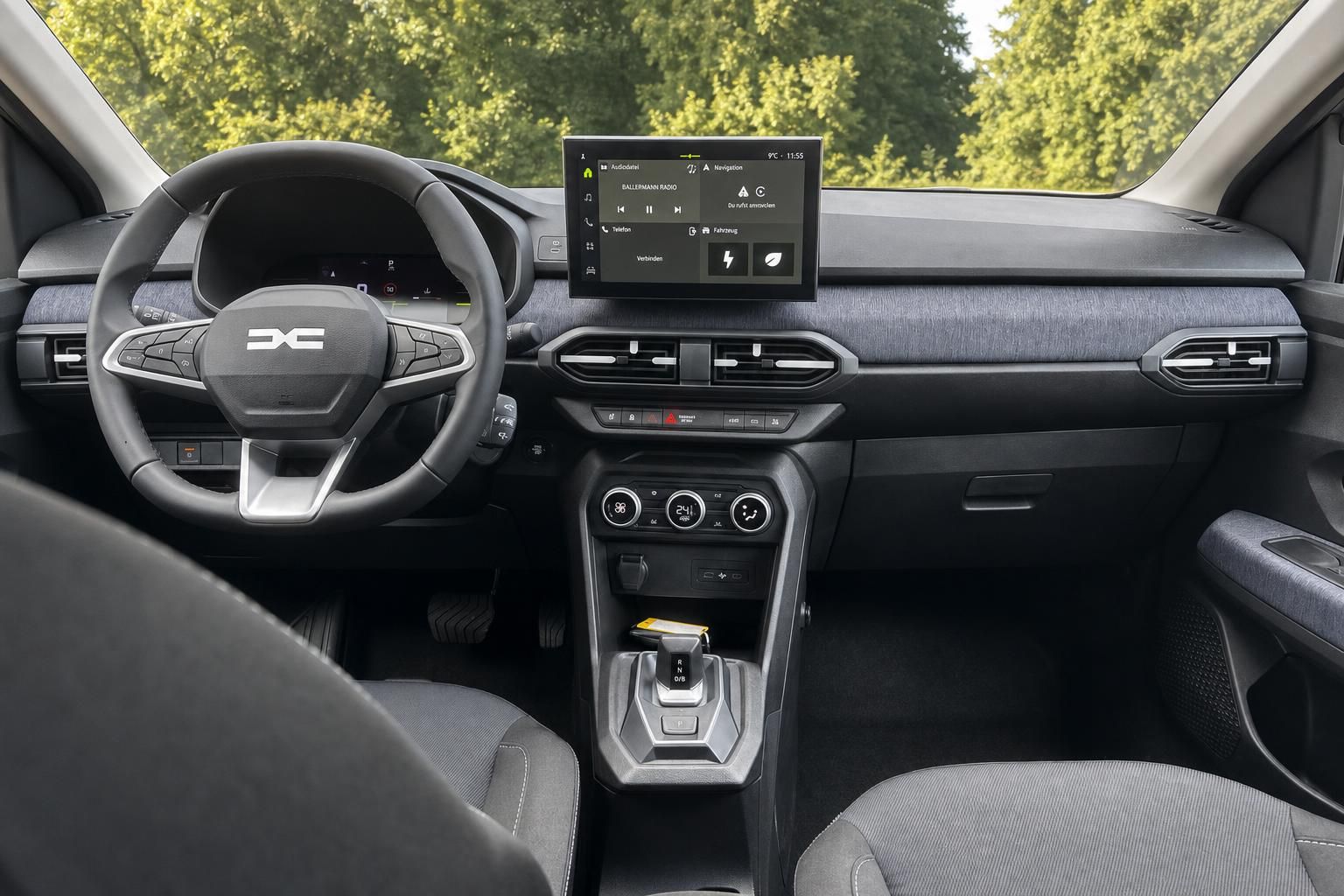 Dacia Jogger Cockpit Dashboard mit Lenkrad und zentralem Touchscreen