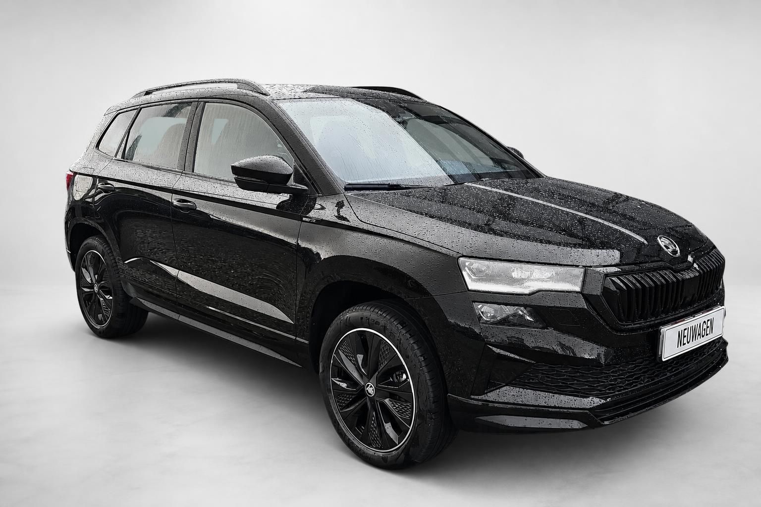 Skoda Karoq schwarz Frontansicht Neuwagen SUV