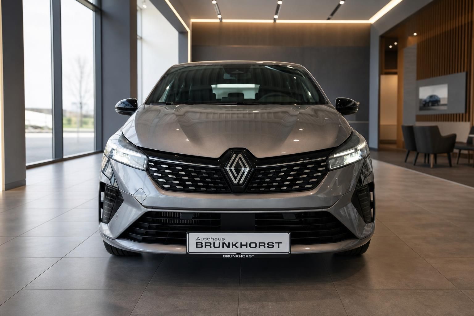 Renault Clio Frontansicht in silber, modernes Design im Autohaus Brunkhorst