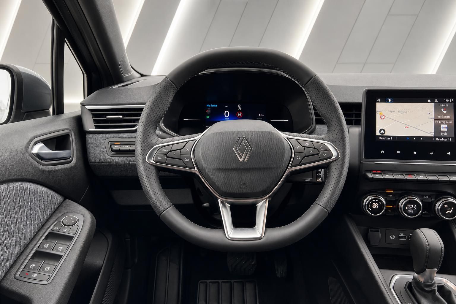 Renault Lenkrad und Armaturenbrett mit digitalem Display und Touchscreen