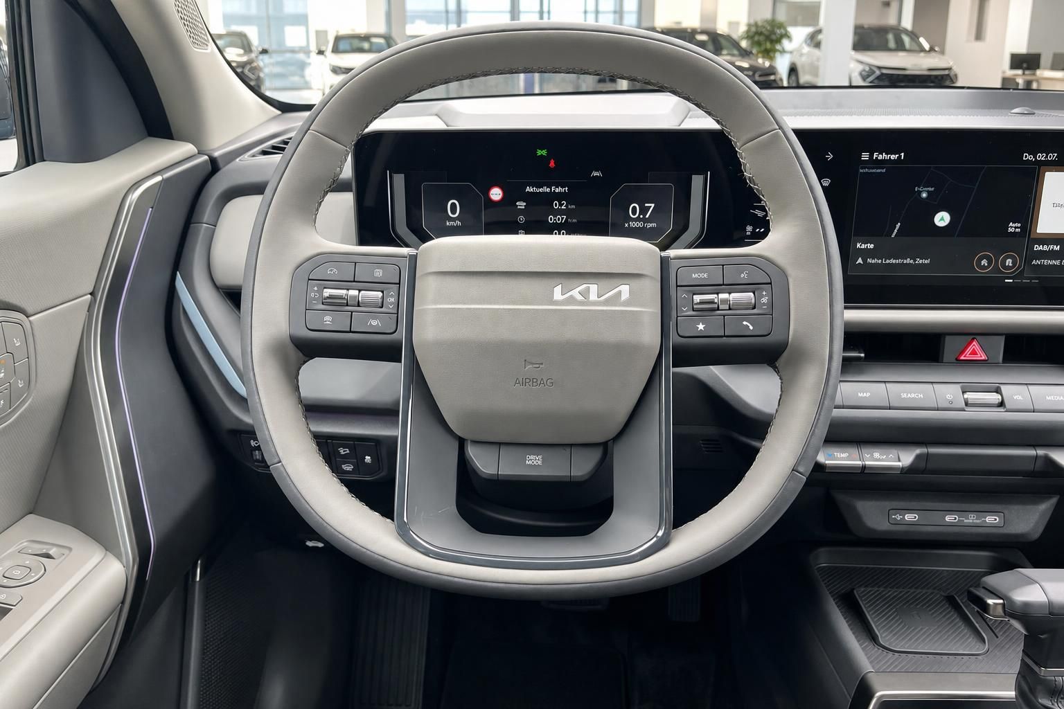 Kia Lenkrad mit Multifunktionstasten und digitalem Cockpit-Display