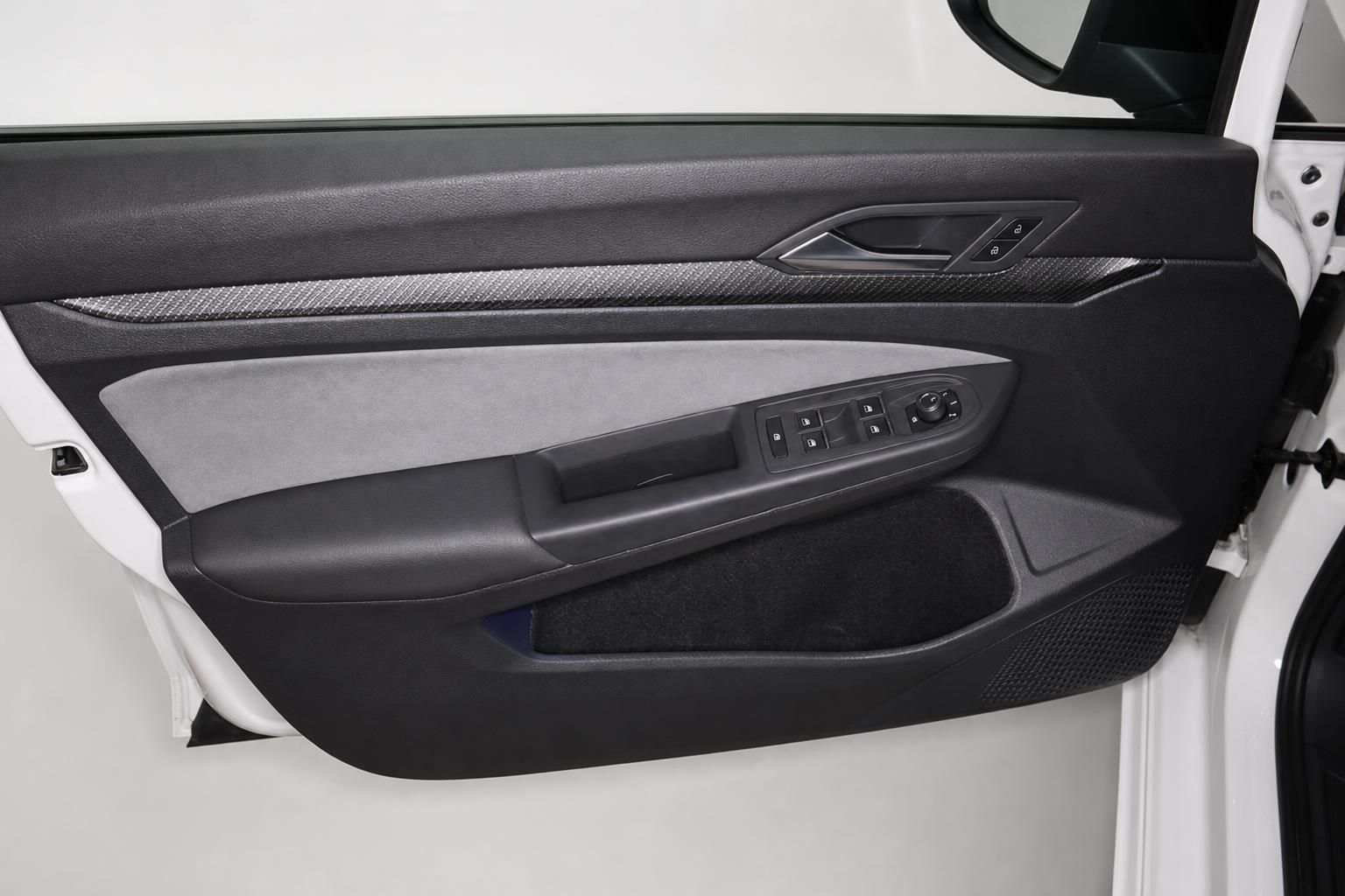 Volkswagen Golf R - Bild 12 von 15