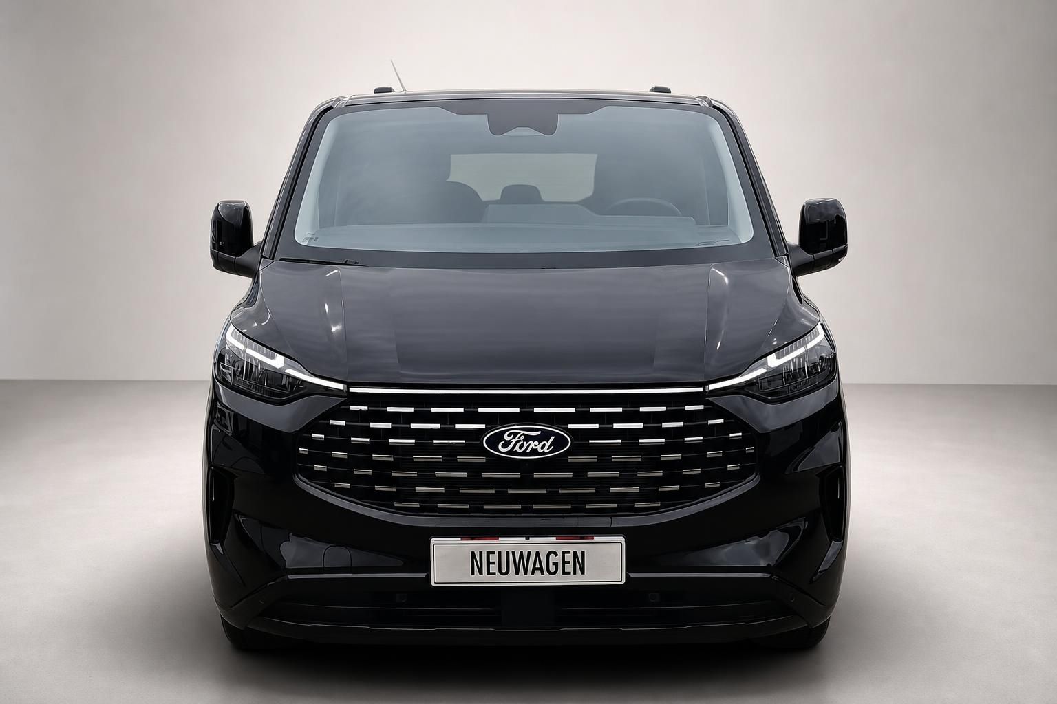 Ford Tourneo Custom schwarz, Frontansicht mit Ford Logo