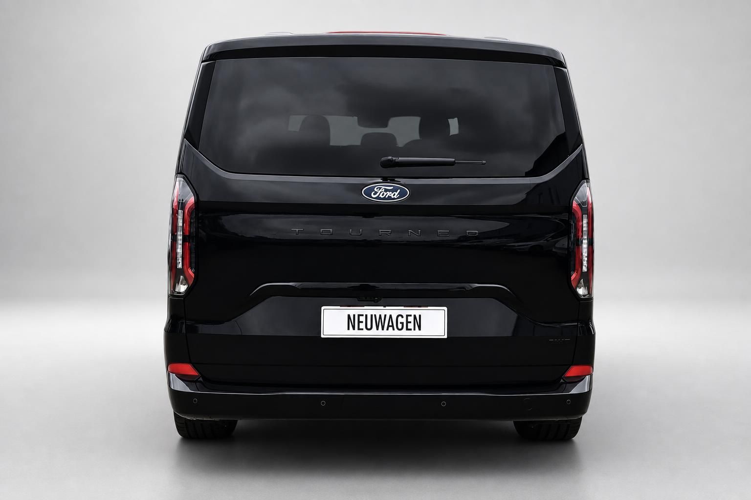 Ford Tourneo Custom schwarz, Heckansicht im Studio