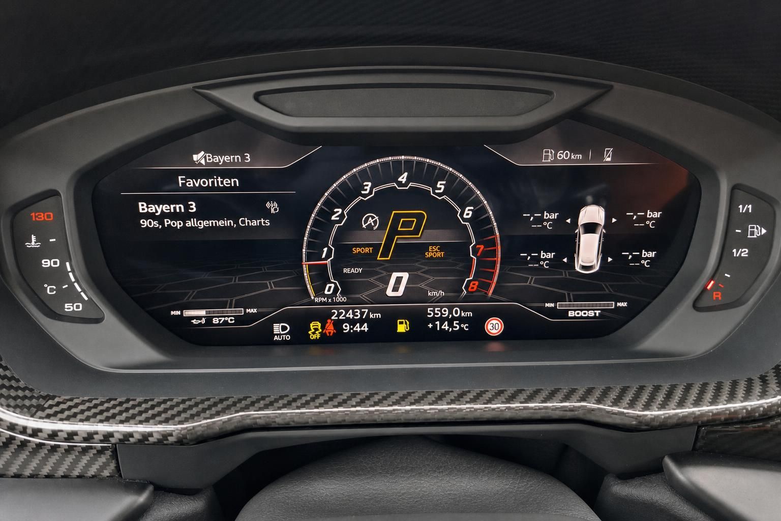 Lamborghini Urus digitales Kombiinstrument mit Tacho Drehzahlmesser und 22437 km Kilometerstand