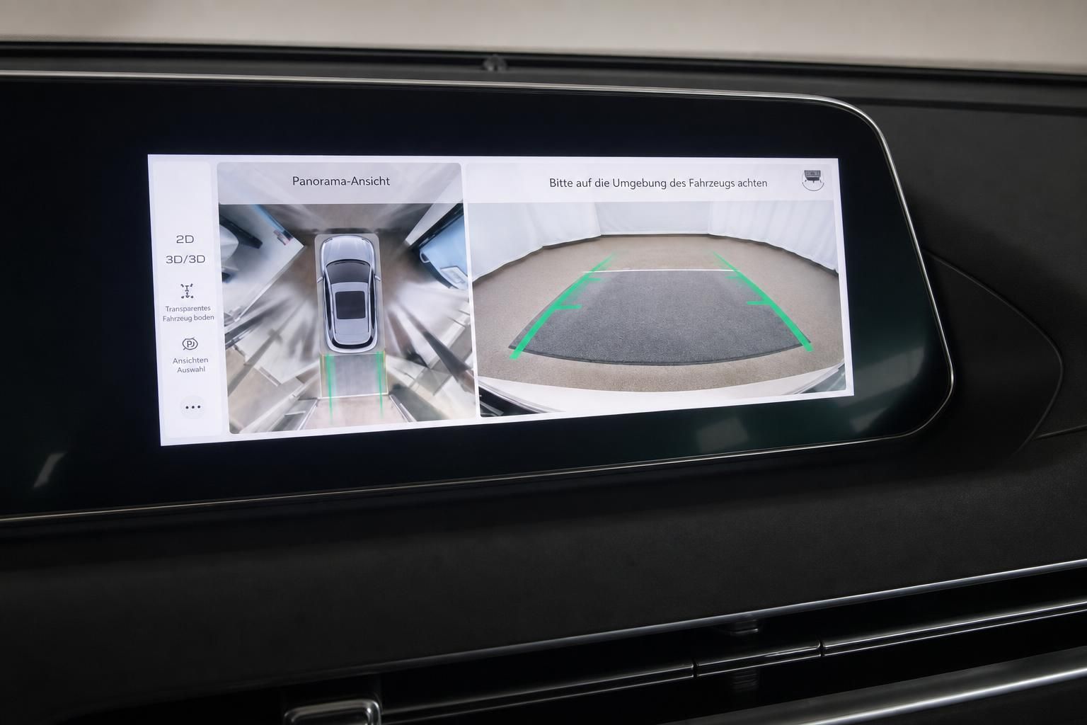 360-Grad-Kamera-Display mit Panorama-Ansicht im Fahrzeug
