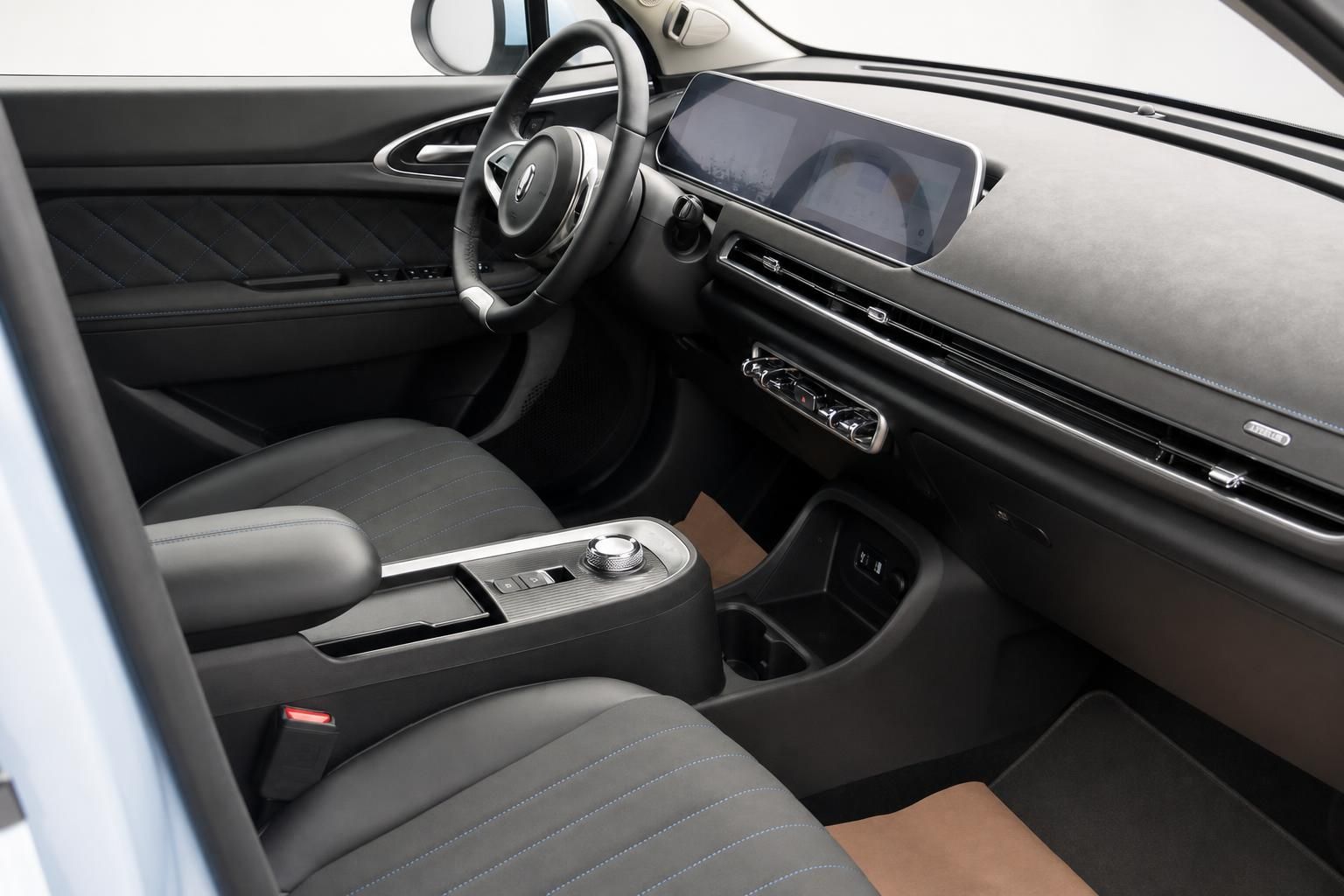 Cockpit und Innenraum des ORA GWM mit Lenkrad und Display