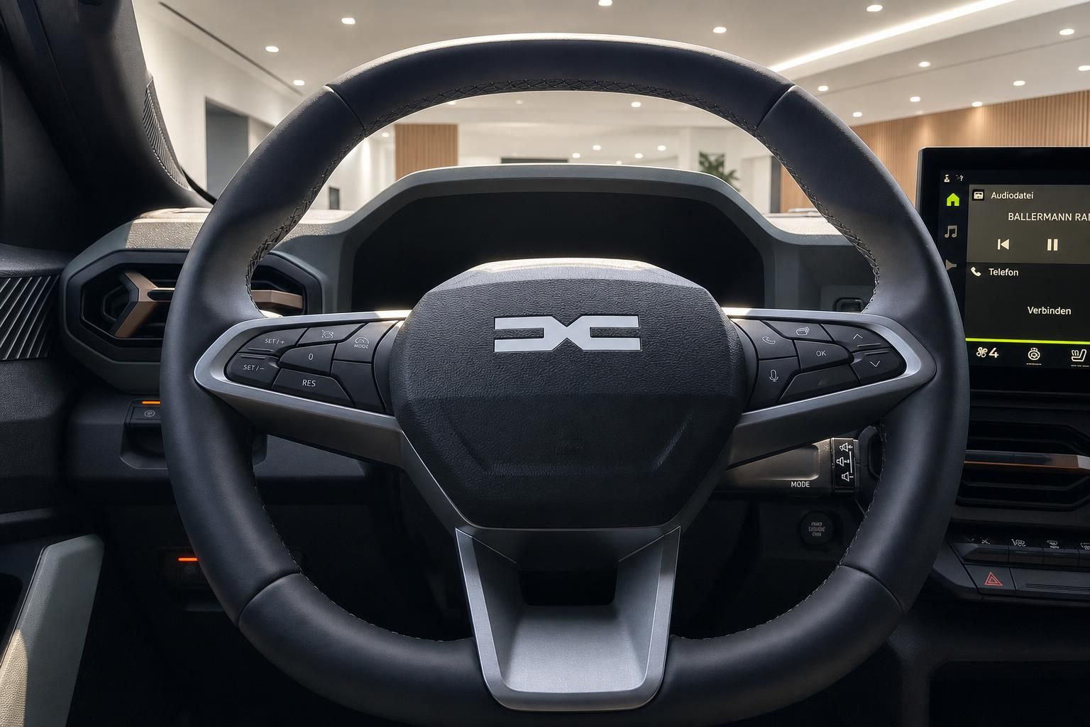 Dacia Duster Innenraum Lenkrad mit Dacia-Logo und Touchscreen-Infotainmentsystem