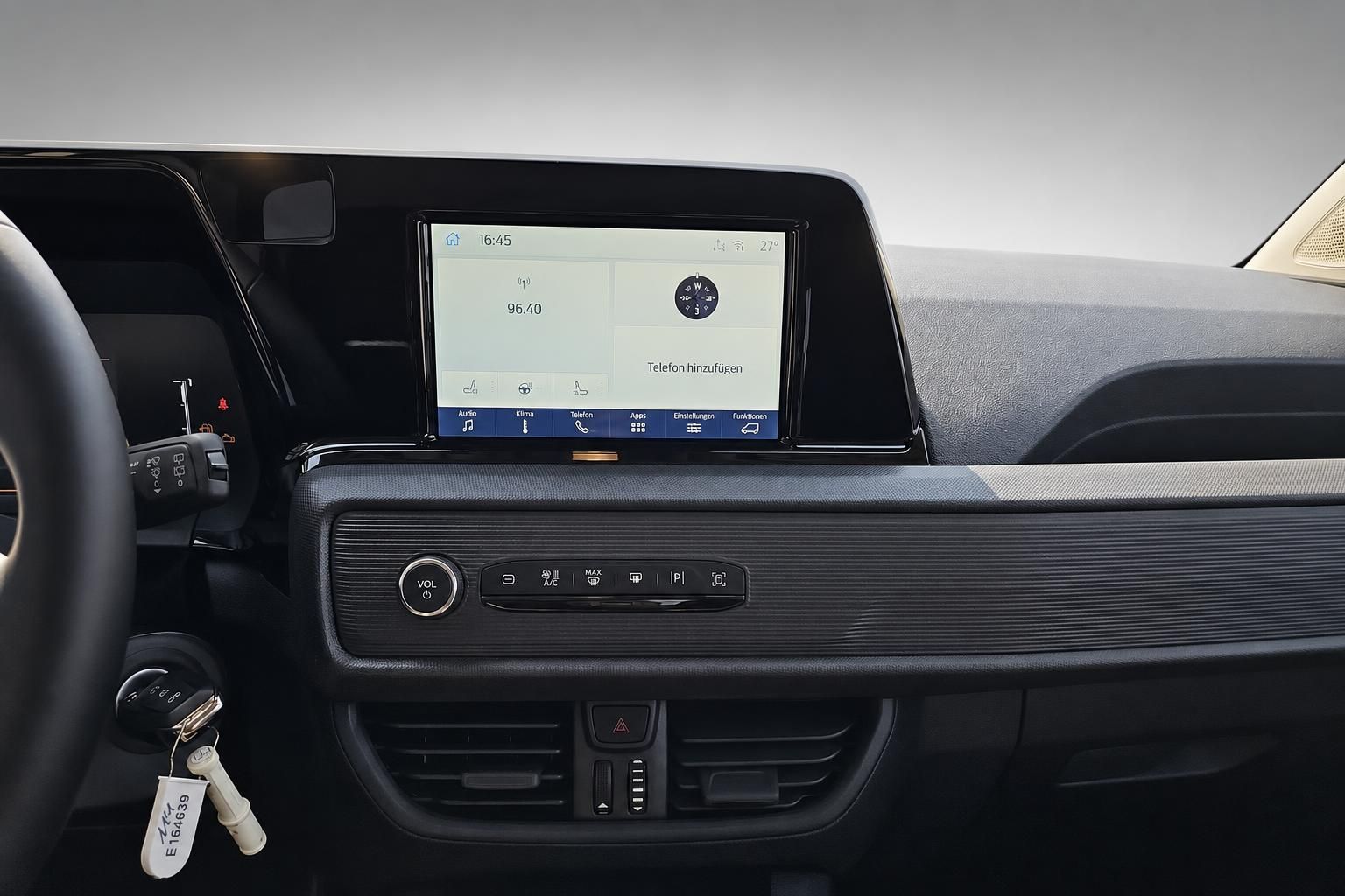 Ford Infotainment Touchscreen und Mittelkonsole im Cockpit