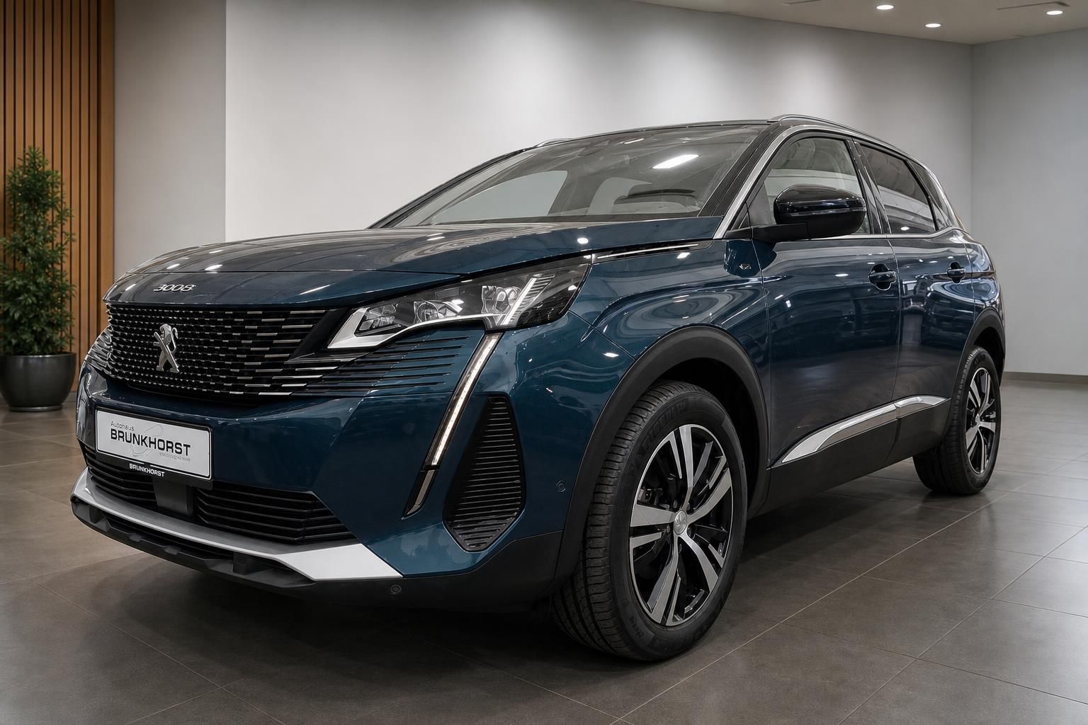 Peugeot 3008 in Blau, Seitenansicht schraeg vorne im Autohaus