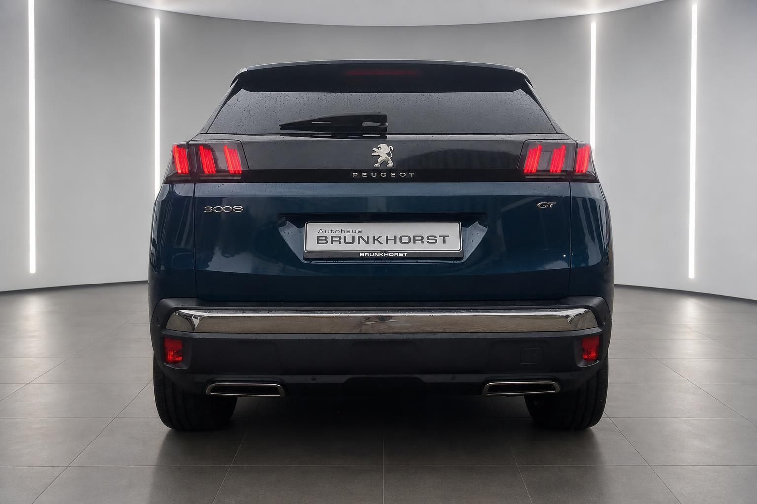 Peugeot 3008 GT Heckansicht in dunkelblauer Lackierung