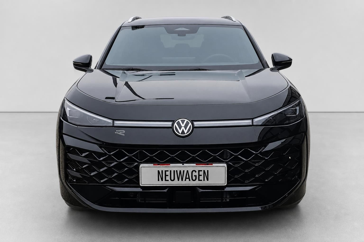 VW T-Roc schwarz Frontansicht Neuwagen mit R-Line Design