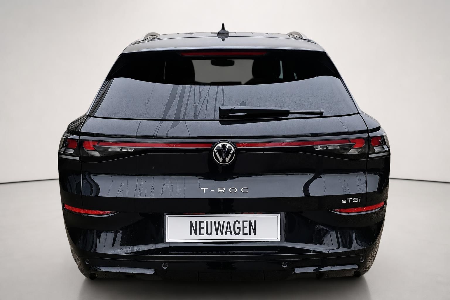 VW T-Roc eTSI schwarz Heckansicht Neuwagen
