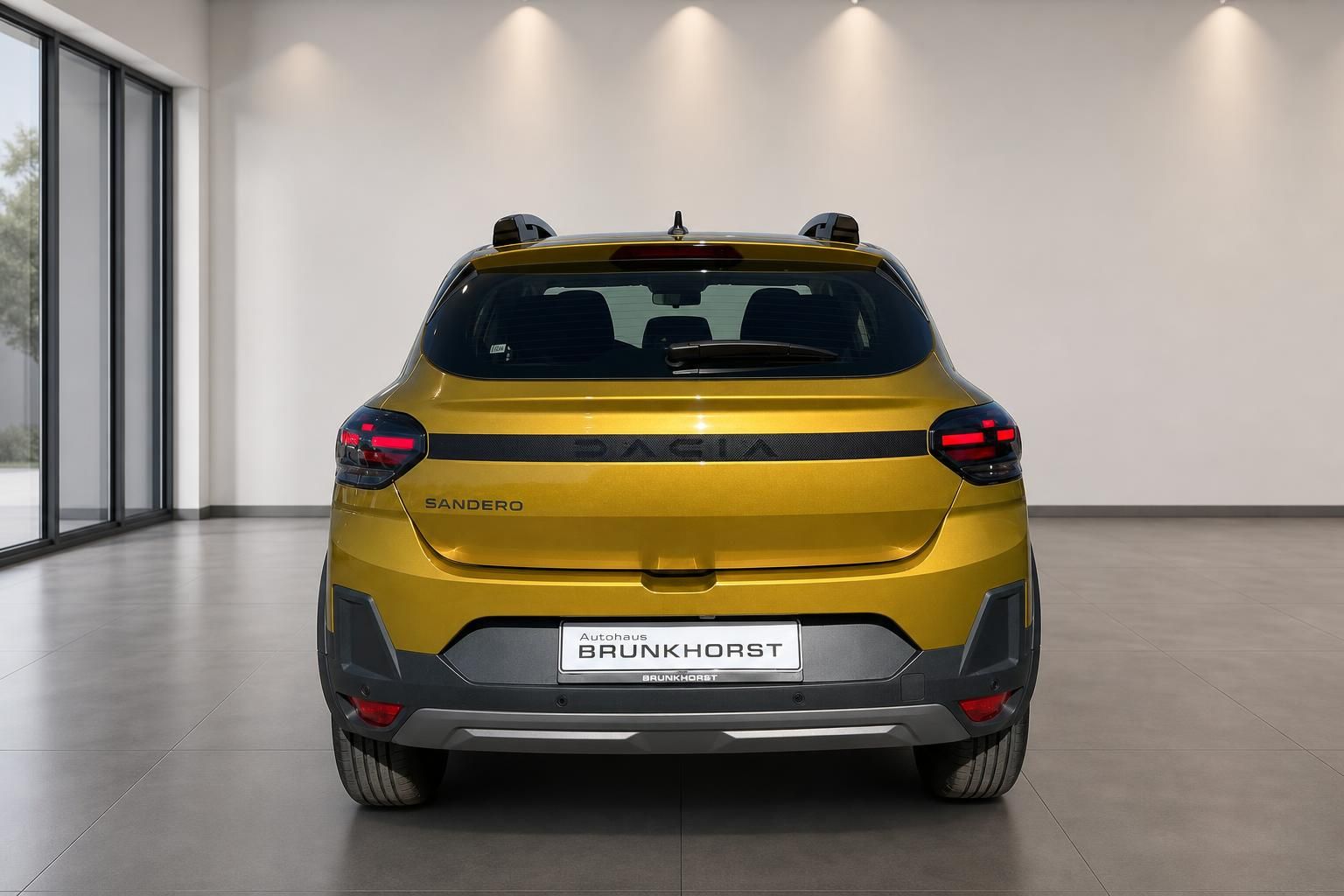 Dacia Sandero Stepway gelb Heckansicht im Autohaus Brunkhorst Showroom