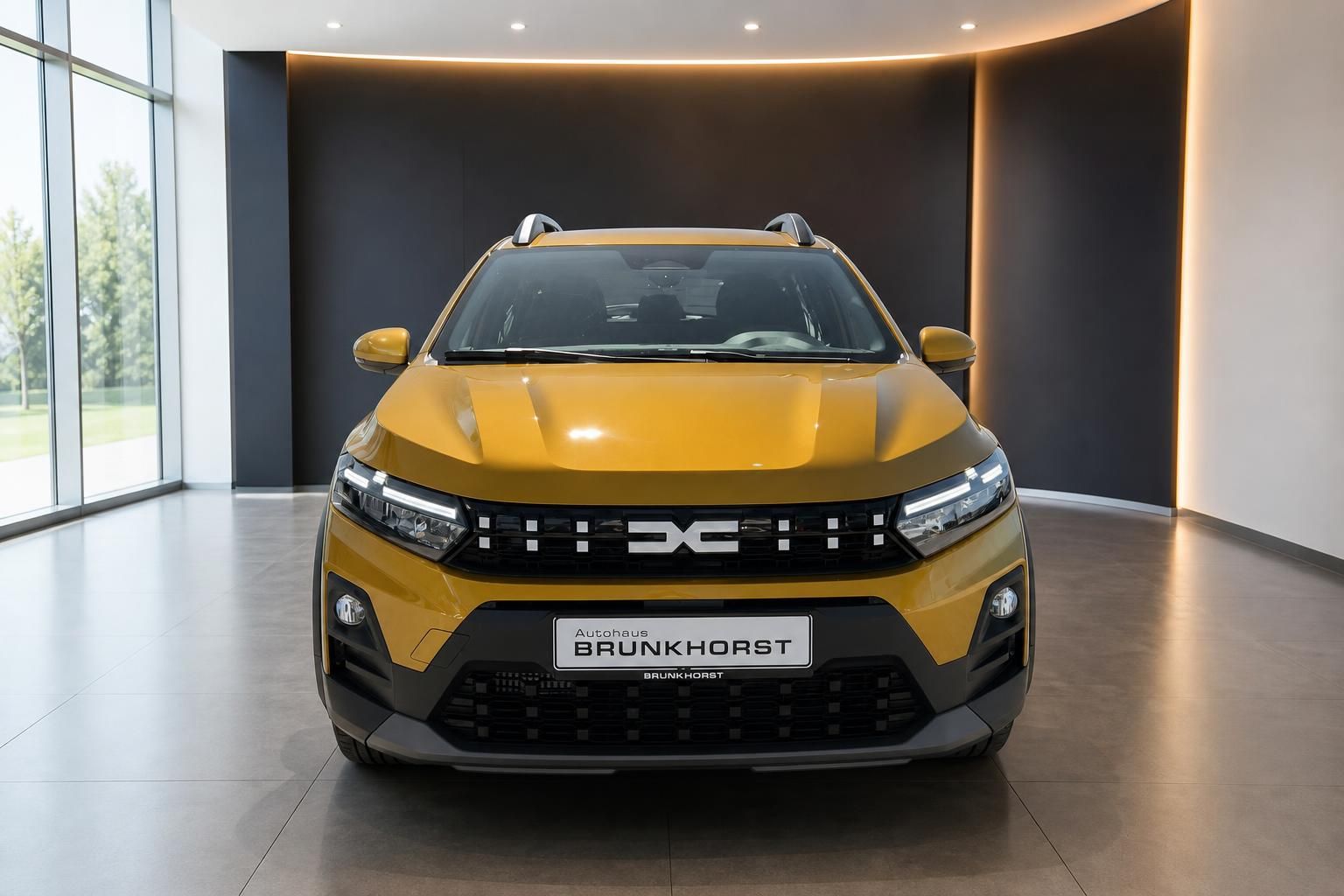 Dacia Sandero Stepway gelb Frontansicht mit LED-Scheinwerfern im modernen Showroom