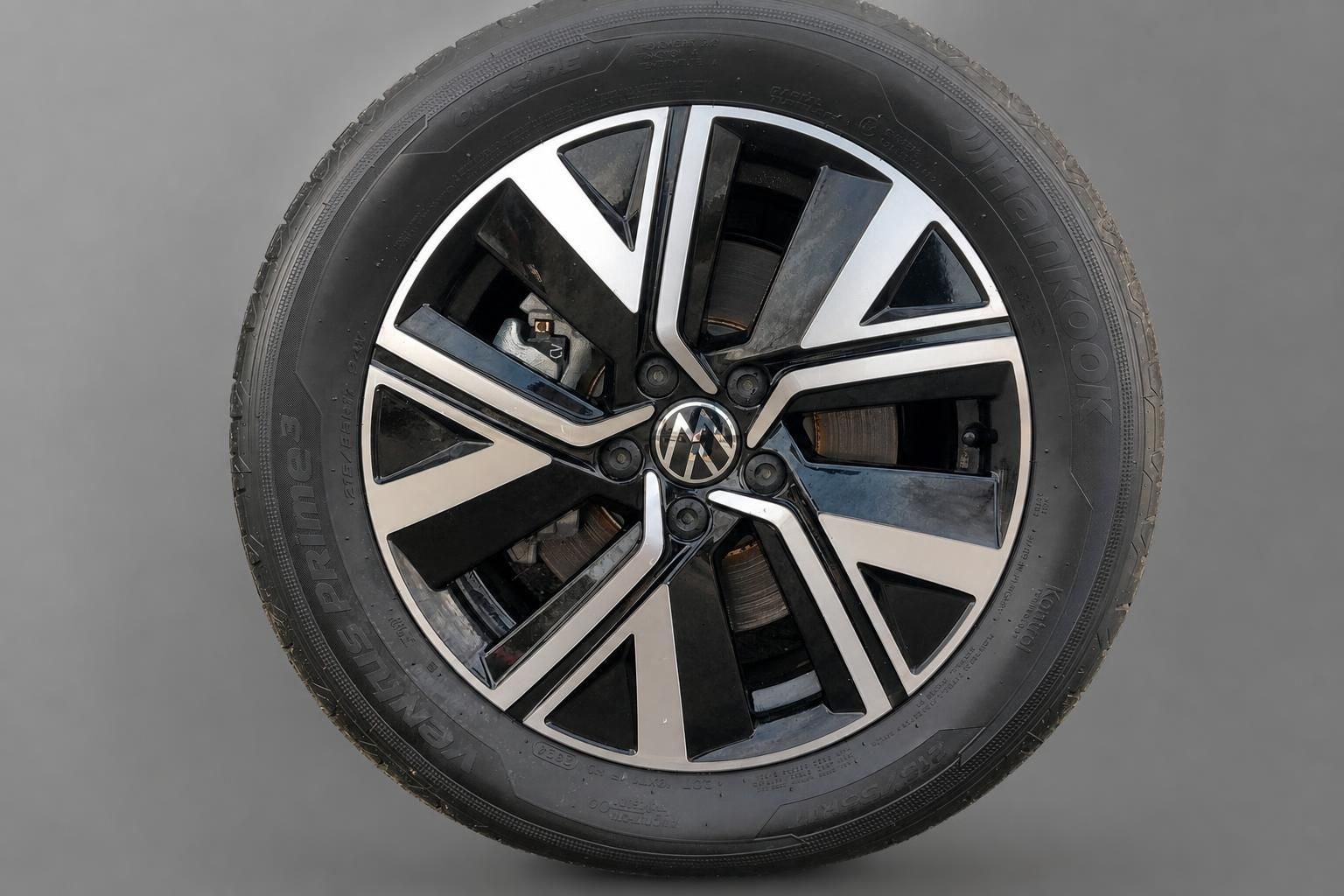 VW Leichtmetallfelge mit Hankook Reifen Nahaufnahme