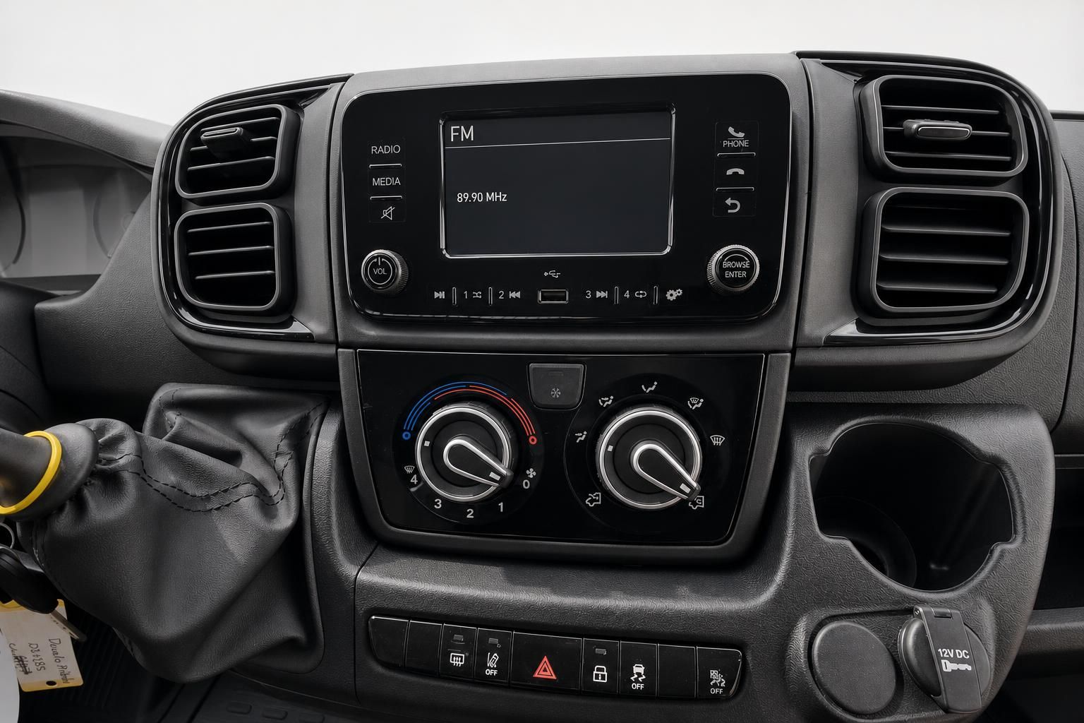Fiat Ducato Mittelkonsole mit Radio, Klimabedienung und USB-Anschluss