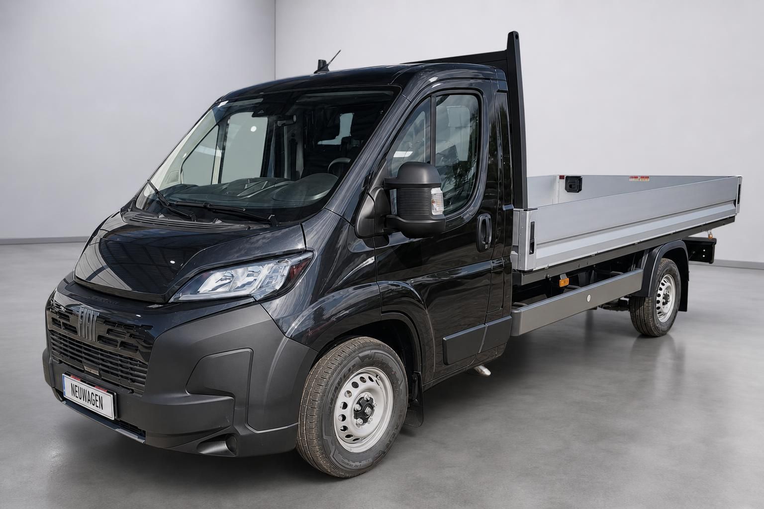 Fiat Ducato Pritsche schwarz Seitenansicht Fahrerkabine