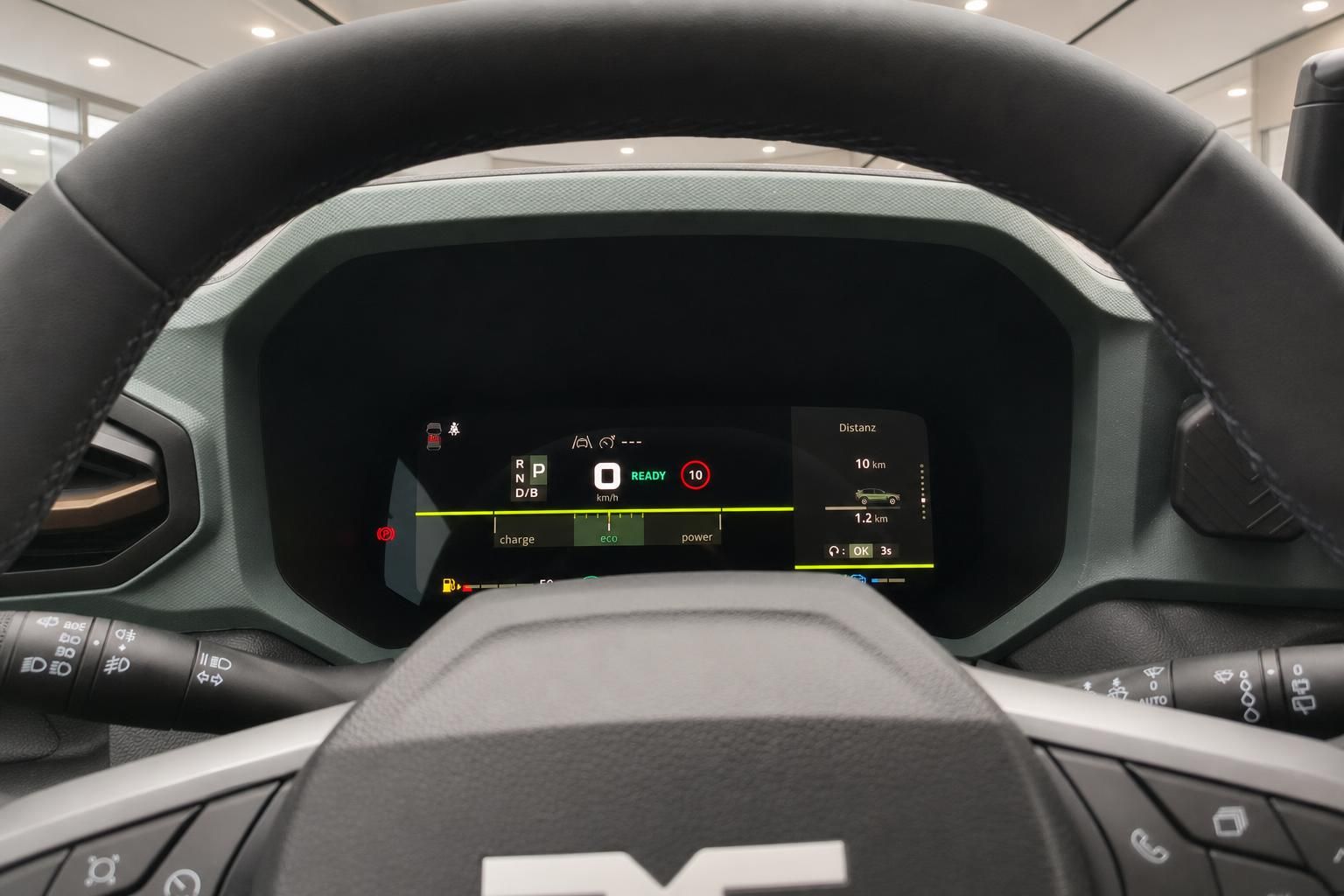 Digitales Kombiinstrument Innenraum Cockpit mit Display und Lenkrad Nahaufnahme
