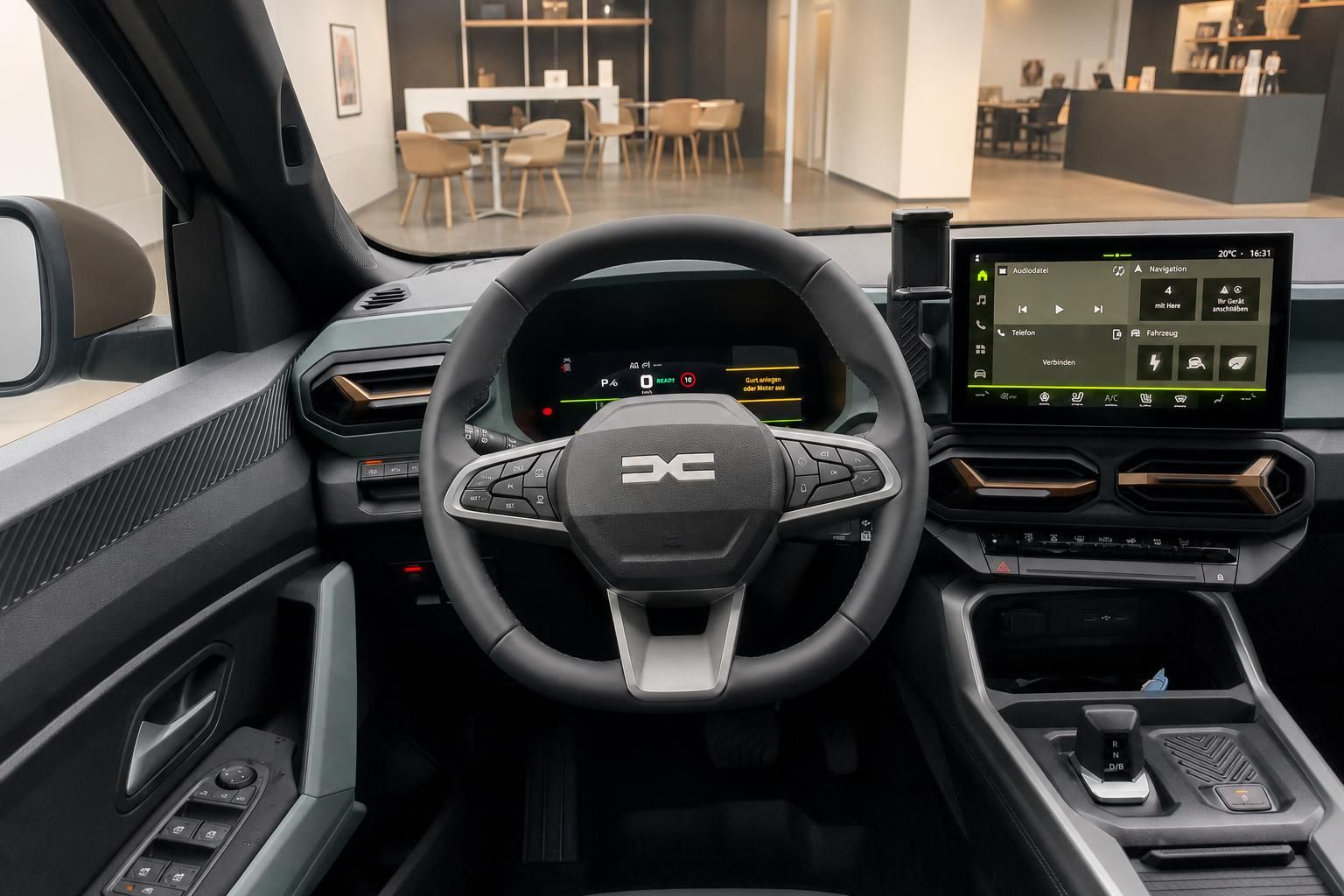 Dacia Bigster Innenraum Lenkrad Digitalcockpit und Infotainment-Display Fahrerseite