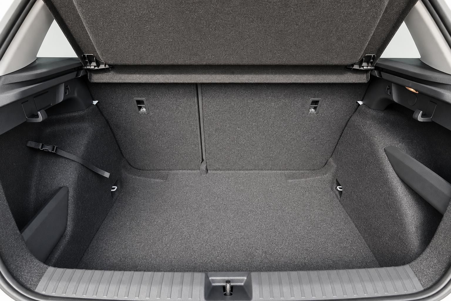 Skoda Kofferraum mit geöffneter Heckklappe von innen