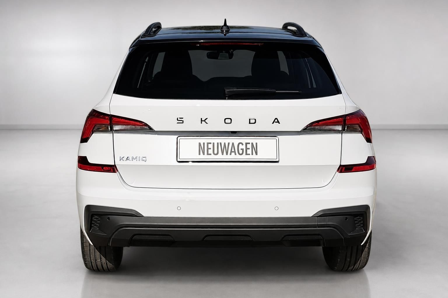 Skoda Kamiq weiß Heckansicht Neuwagen im Studio