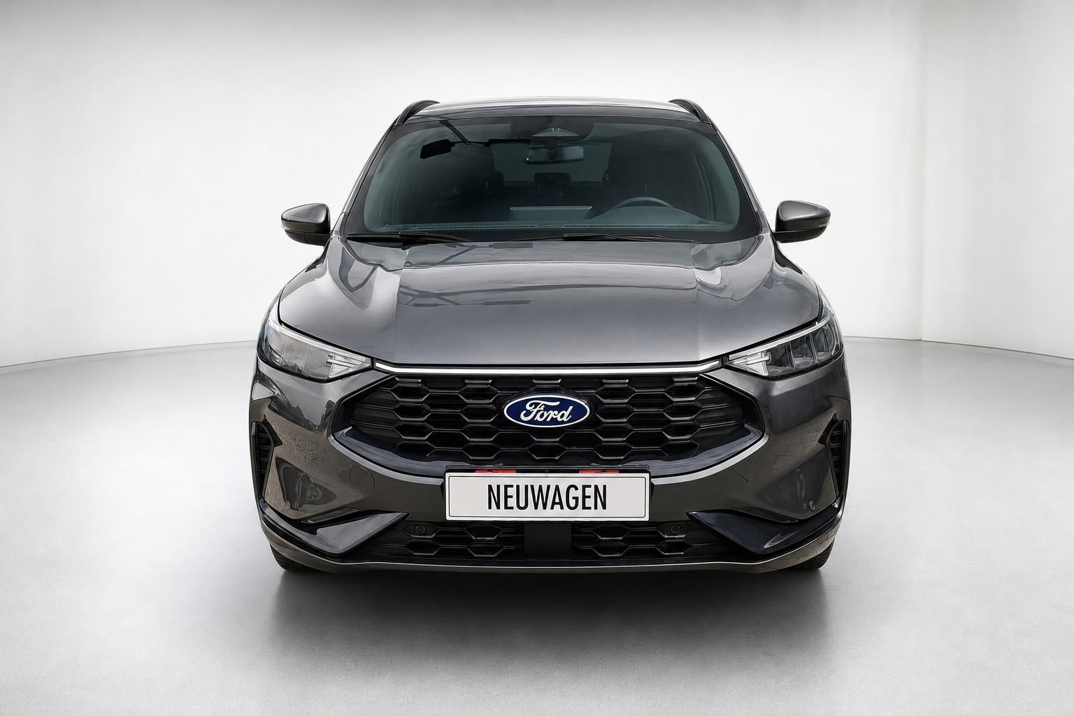 Ford Kuga grau Frontansicht mit Kuehlergrill und Ford Logo