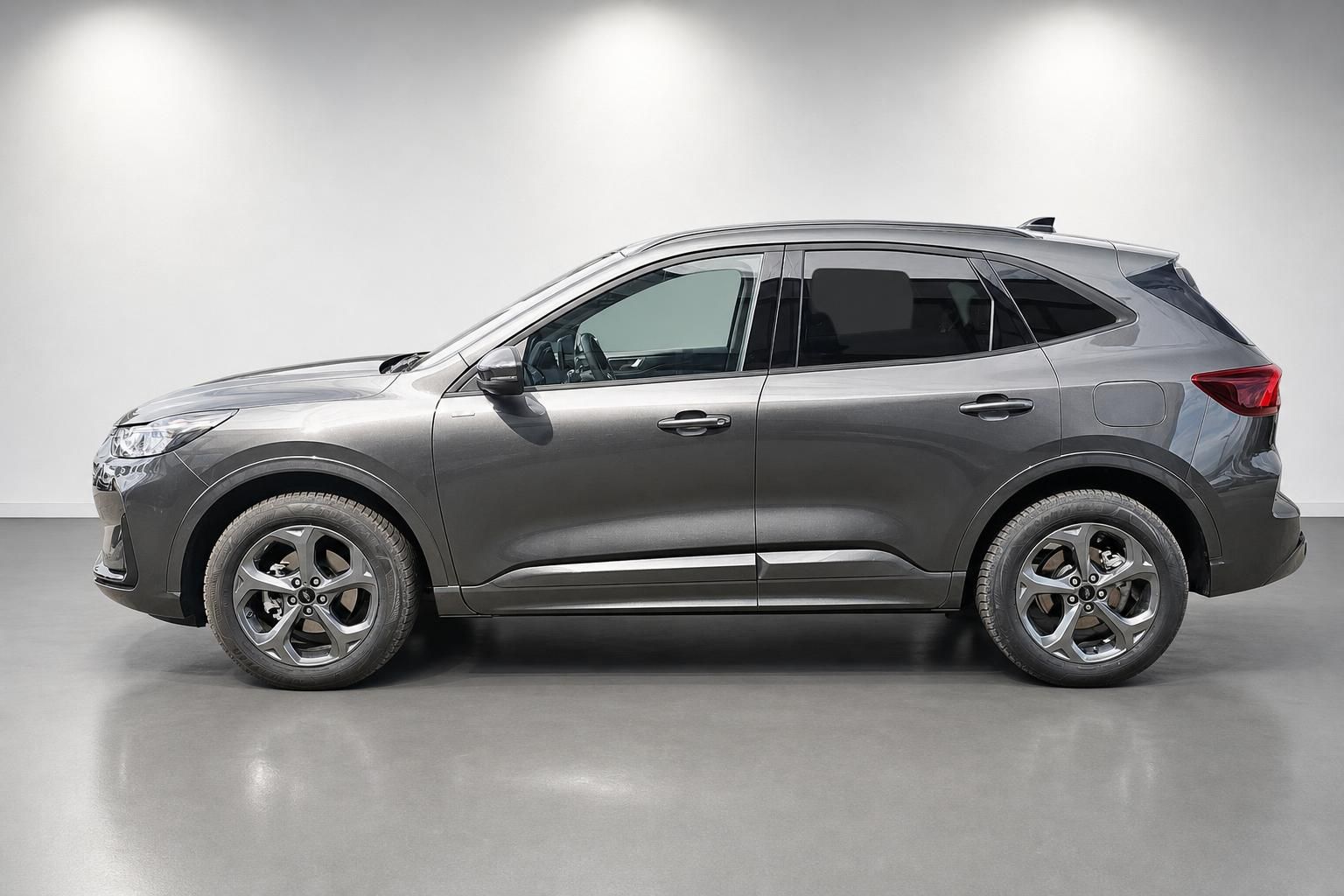 Ford Kuga grau Seitenansicht Profil im Fotostudio