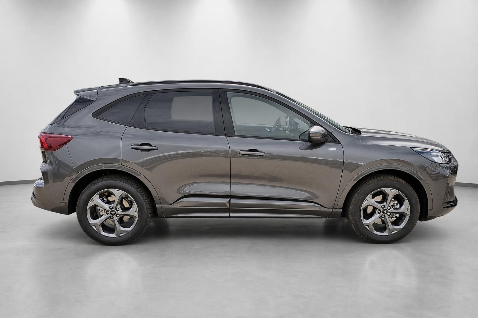 Ford Kuga grau Seitenansicht Studioaufnahme mit Alufelgen