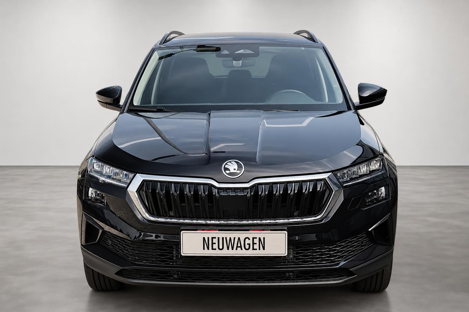 Skoda Karoq schwarz, Frontansicht mit Kühlergrill