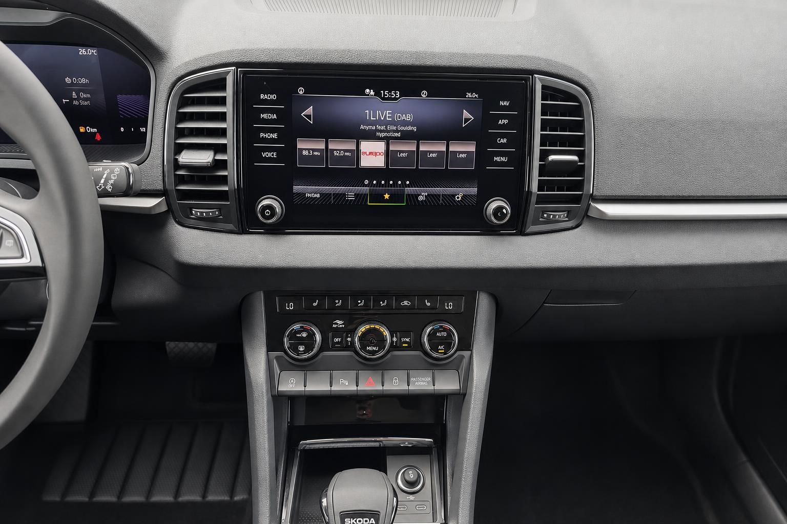 Skoda Karoq Mittelkonsole mit Touchscreen und Klimabedienung