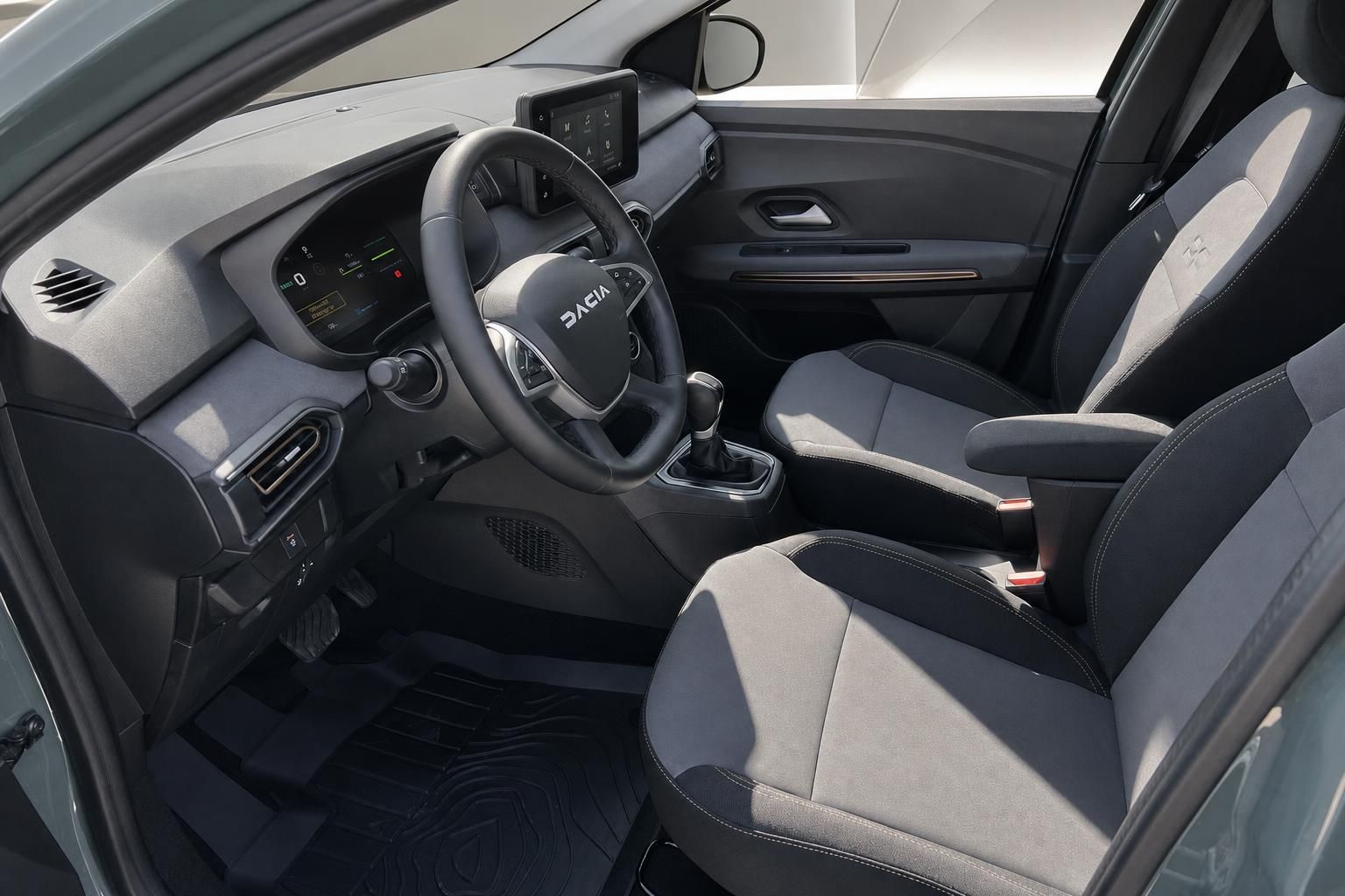 Dacia Jogger Innenraum mit Cockpit, Lenkrad und Sitzen in grau-beiger Ausstattung