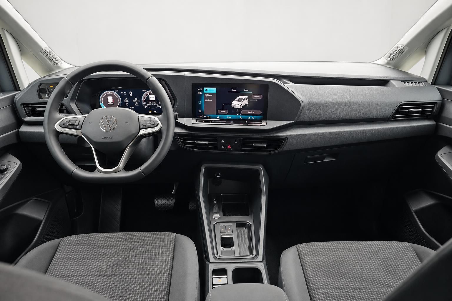VW Cockpit mit Lenkrad, Digitaltacho und Infotainment-Touchscreen