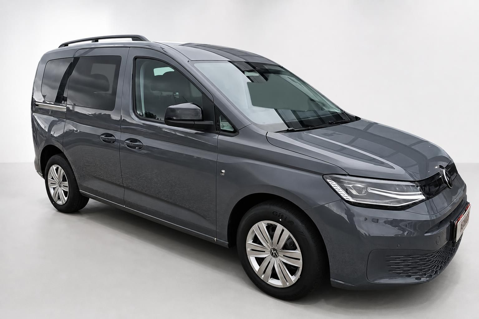 VW Caddy grau Halbseitenansicht vorne mit Felgen