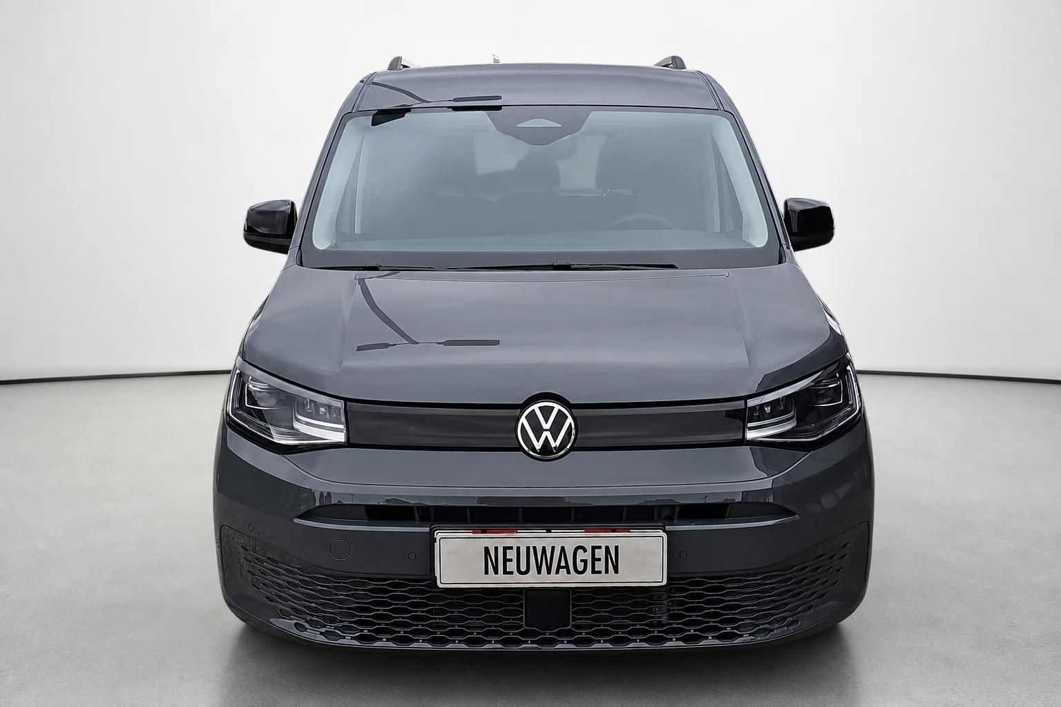 VW Caddy grau Frontansicht Neuwagen im Studio